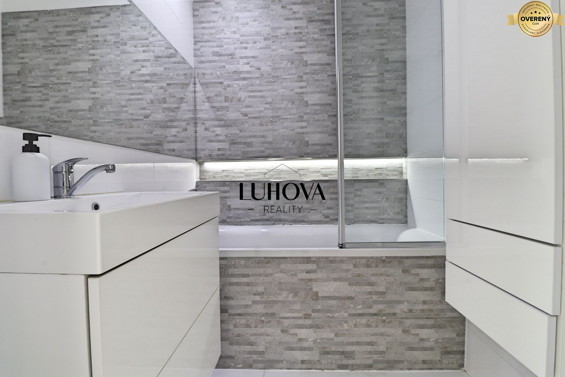 LUHOVA reality_2.jpg