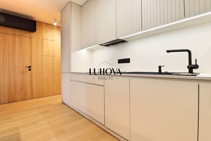 LUHOVA reality_6.jpg