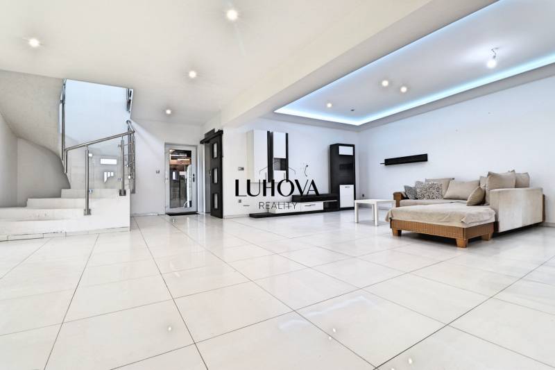 LUHOVA reality_9.jpg